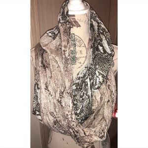 Two tone 🐍 print infinity scarf 🧣-Bin 8